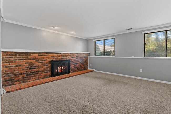 Building Photo - 230 Selkirk St