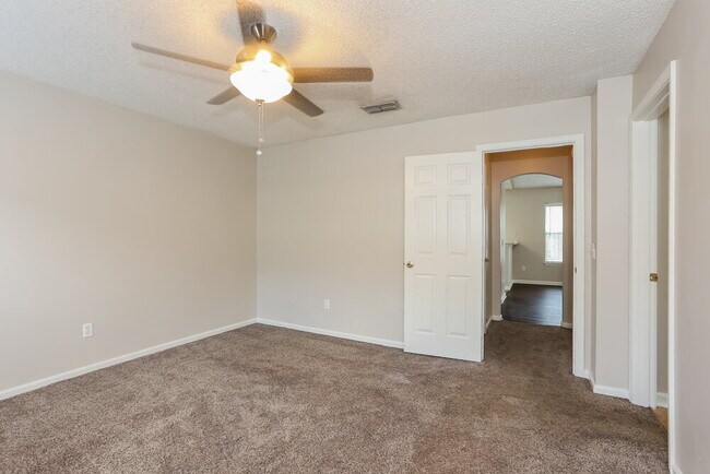 Building Photo - 651 Morning Mist Way