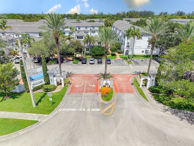 Building Photo - 725 SW 148th Ave