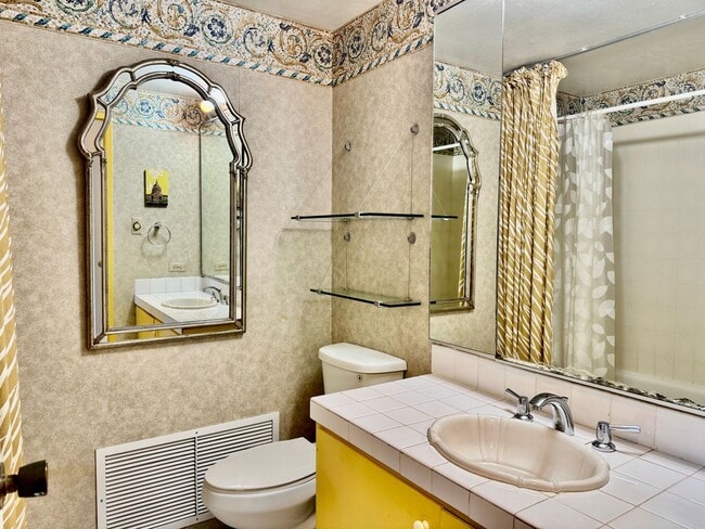Building Photo - Million-Dollar Views, Starter Price!