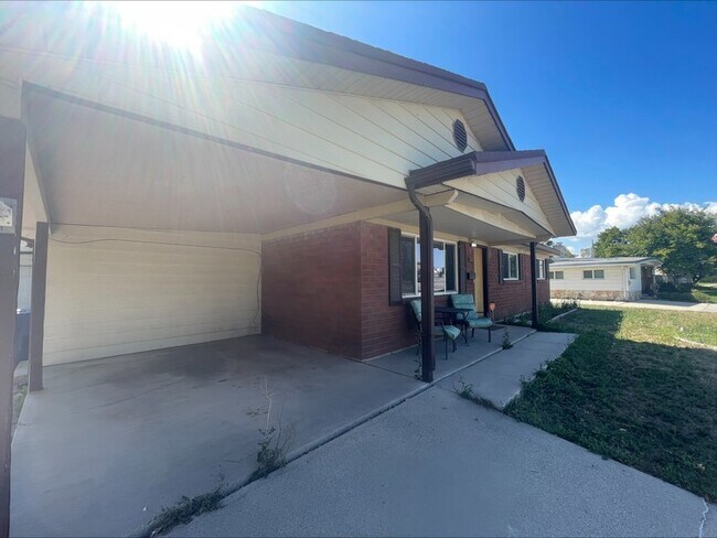 Building Photo - 1517 Mango Rd