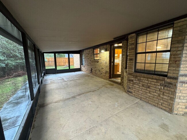 Building Photo - 800 Christian Dr