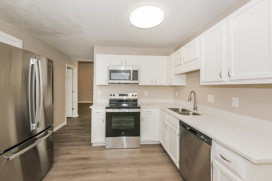 Building Photo - 2081 Wedgewood Dr