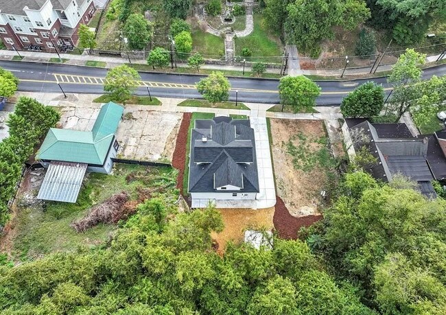 Building Photo - 212 S Broad St SW