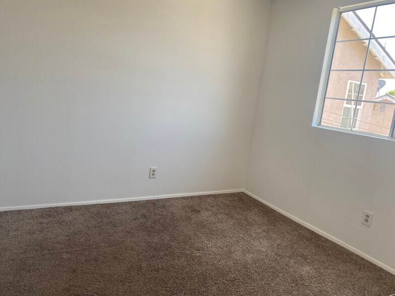 bedroom - 2225 E 14th St