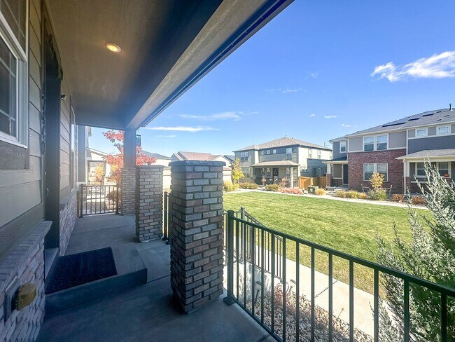 Building Photo - East Facing 3bd 2.5ba paired home in Sende...