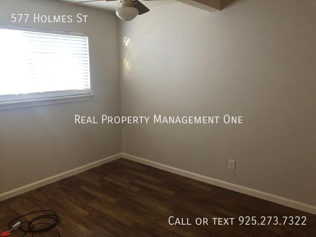 Building Photo - 577 Holmes St