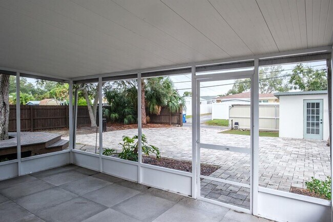 Building Photo - 781 40th Ave NE