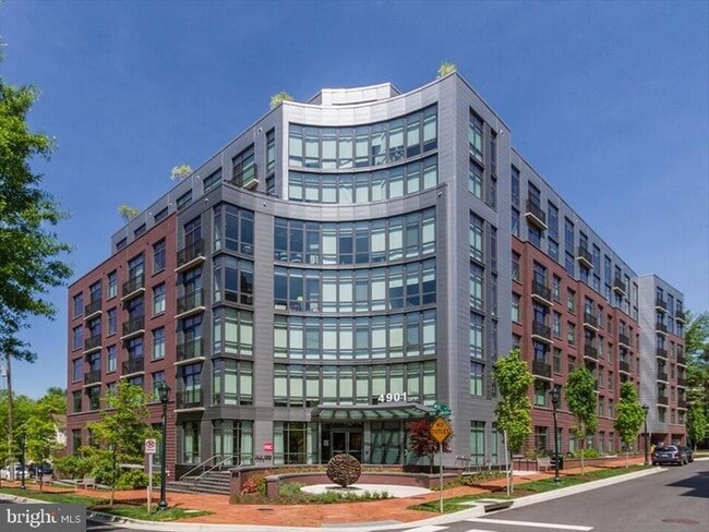 Building Photo - 4901 Montgomery Ln