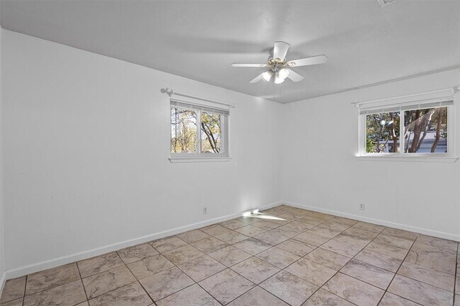 Building Photo - 1912 Terry Ln