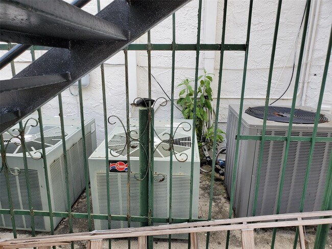 Building Photo - 50 N Federal Hwy