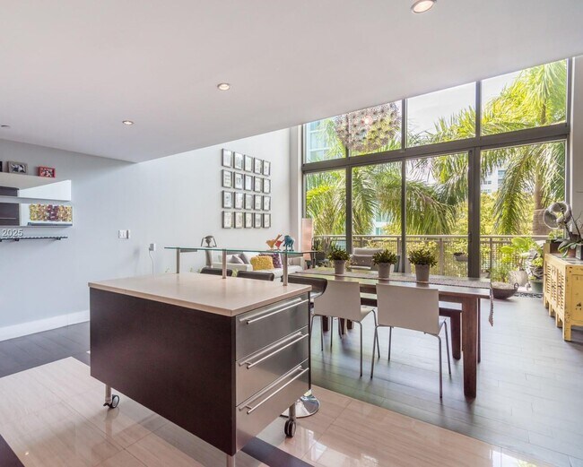 Building Photo - 6000 Collins Ave