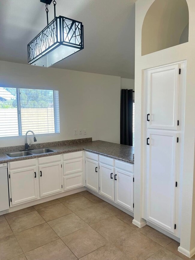 Building Photo - 3-bedroom , 2-bath remodeled home