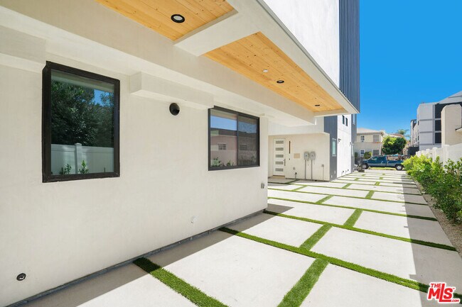 Building Photo - 111 Orlando Ave