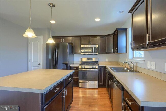 Building Photo - 723 Jonathan Ct