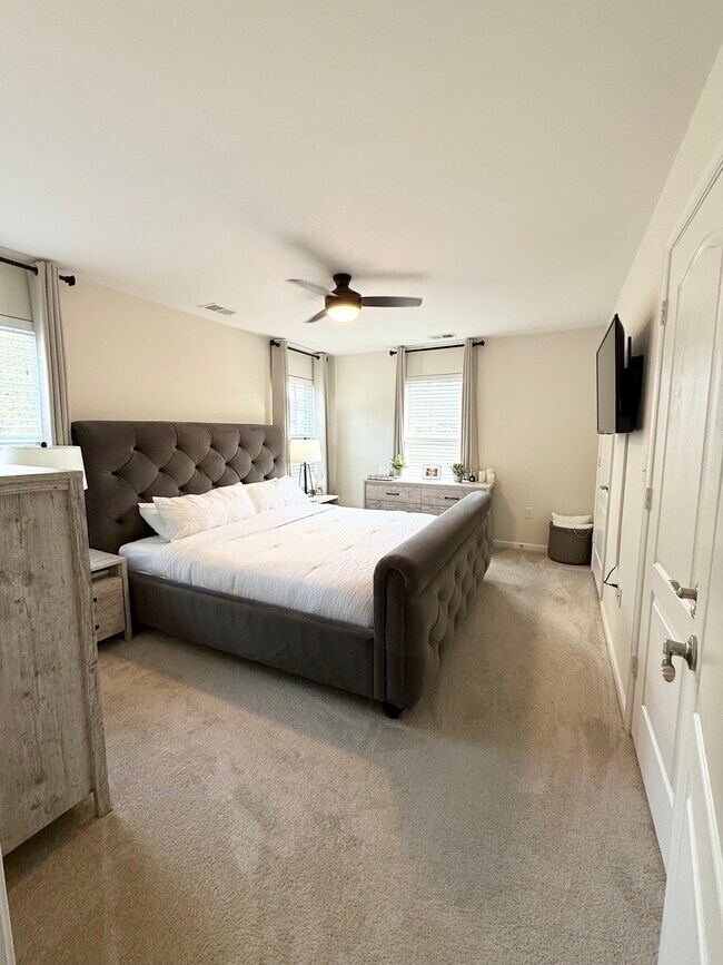 Building Photo - 410 Oakstone Trl