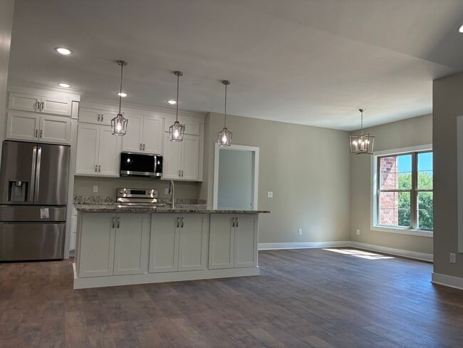 Building Photo - 102 Twin Lakes Dr