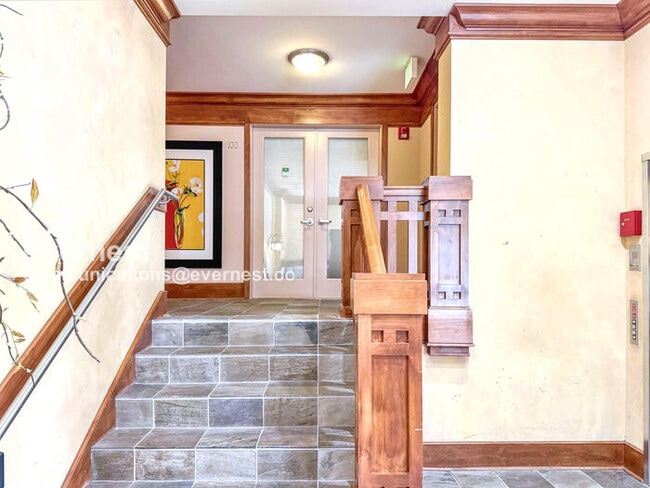 Building Photo - 133 Queen Anne Ave N