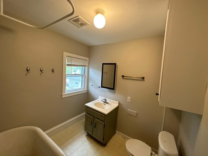 Bathroom - 513 3rd Ave SE