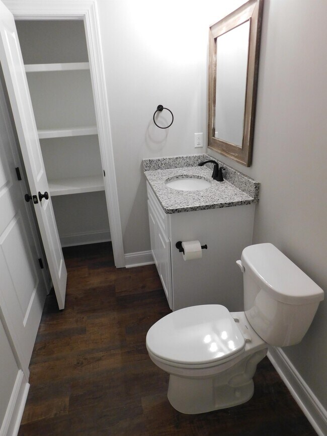 Building Photo - 891 Forehand Rd