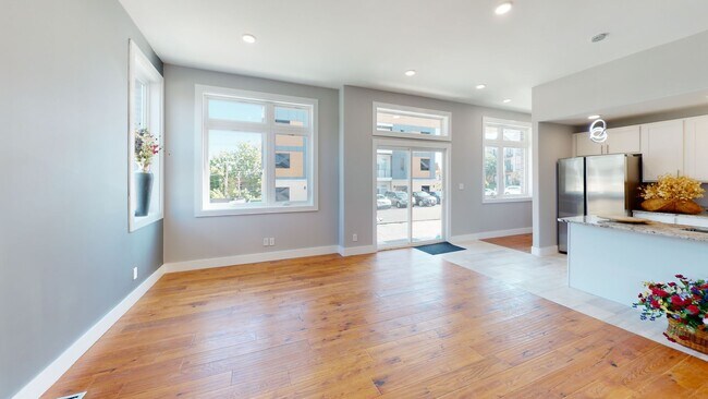 Building Photo - $1655 per Bedroom | 8BR Townhome in Fort S...