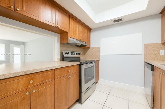 Building Photo - 1885 NE 121st St