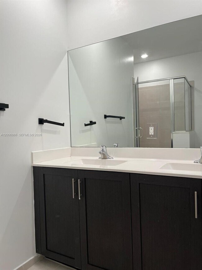 Building Photo - 2634 SE 12th St