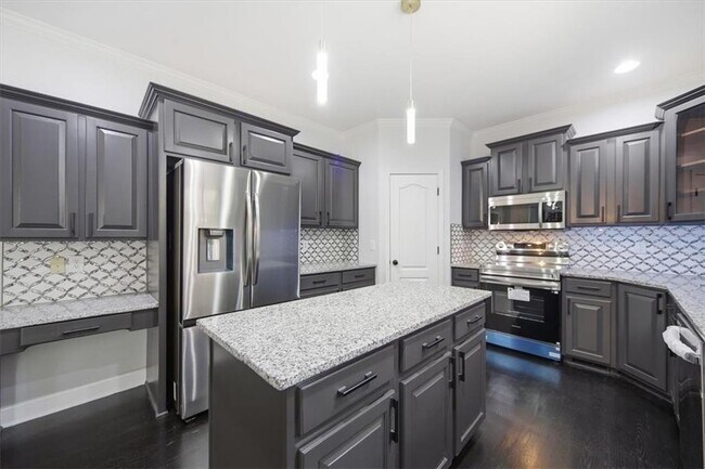 Building Photo - 2000 Millstone Dr SW