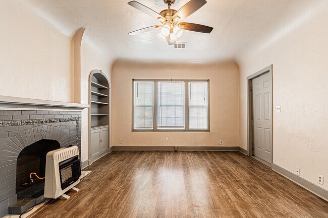 Building Photo - 2 Bed 1 Bath Duplex in NE OKC