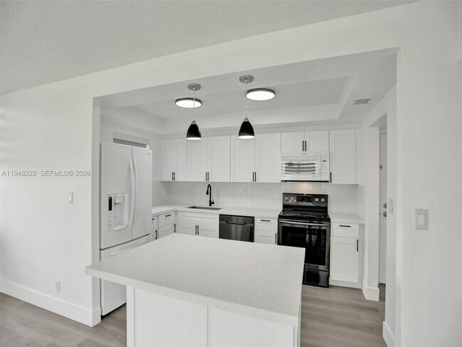 Building Photo - 2771 Taft St