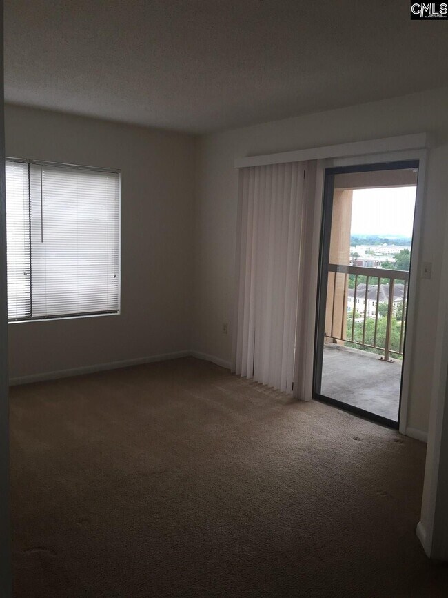 Building Photo - 1600 Park Cir