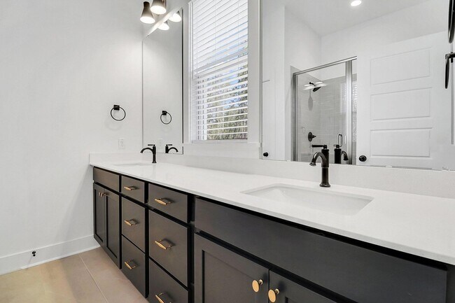 Building Photo - 502 Sound Dr