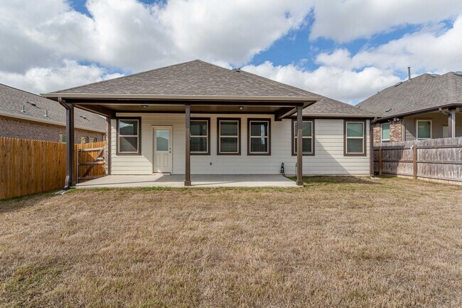 Building Photo - Luxurious Newer Construction 3-Bedroom Hom...