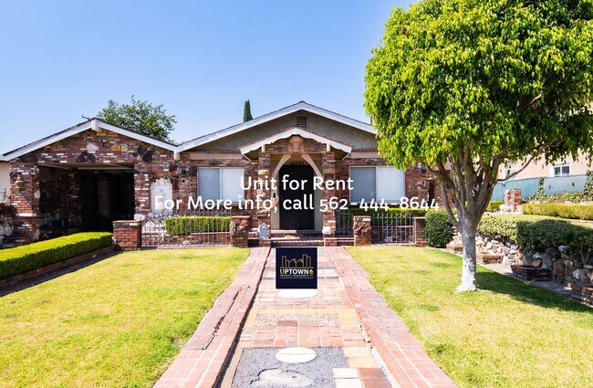 Building Photo - House - 3 Bedrooms / 1 Bath - La Puente