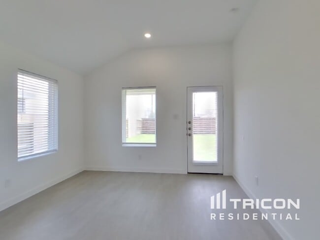 Building Photo - 3024 Pintail St