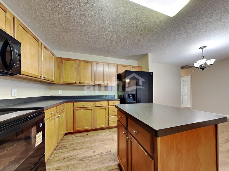 Building Photo - 223 Tigers Paw Dr