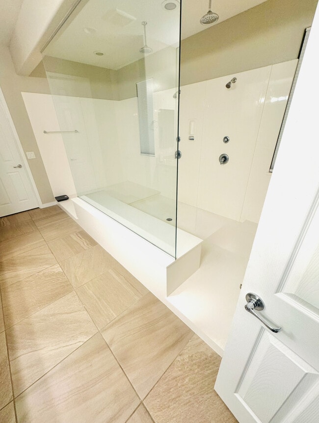 Building Photo - 1714 W Jeanine Dr