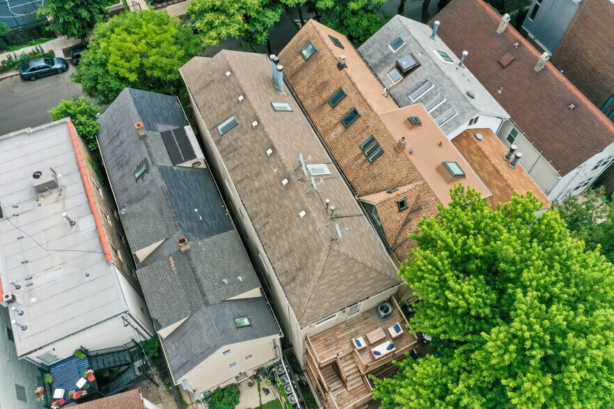 Building Photo - 1028 N Wolcott Ave