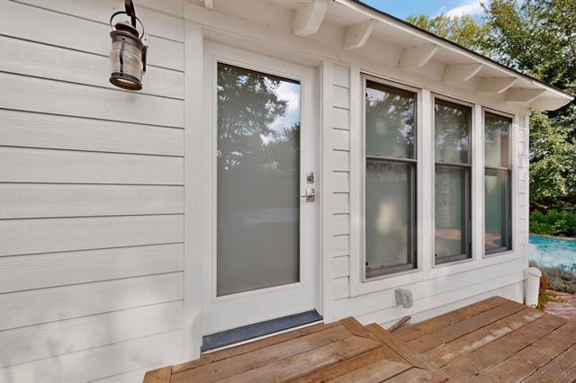 Building Photo - 2323 Barberry Dr