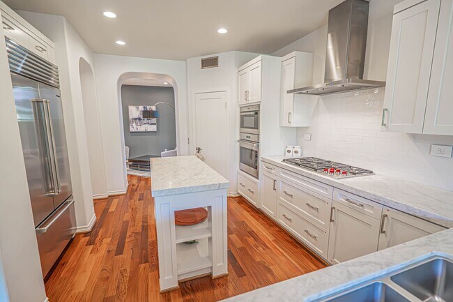 Building Photo - 4 Bedroom Home for Rent in The Woodlands!