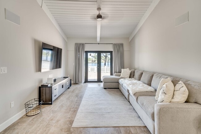 Building Photo - 2250 Buttonwood Ave