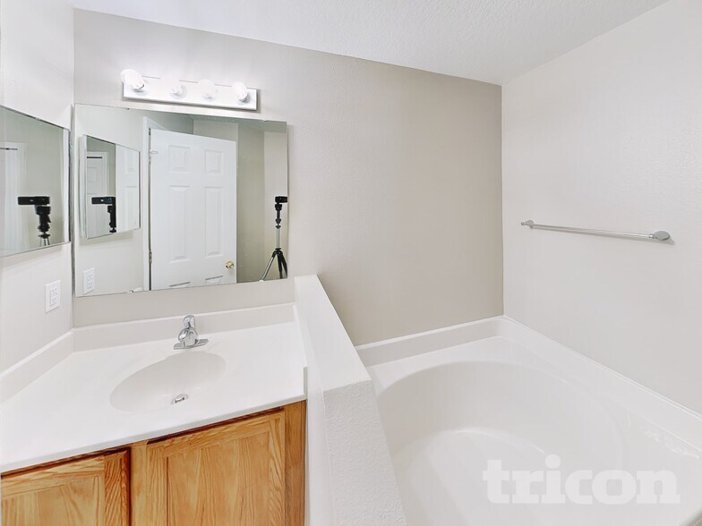 Building Photo - 339 Squires Grove Dr