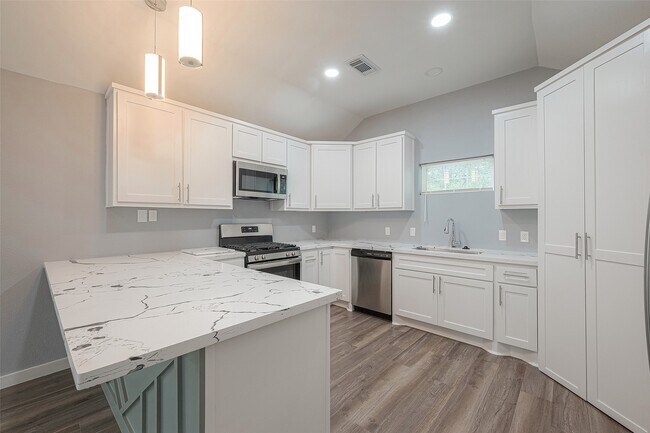 Building Photo - 2725 Avenue F