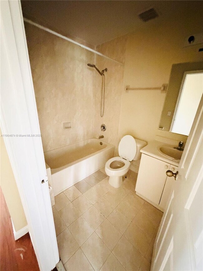 Building Photo - 2505 SE 14th Ave