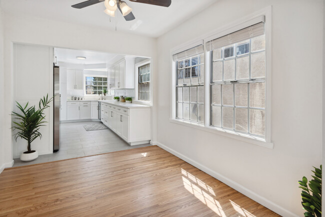 Building Photo - 526 Avenue A