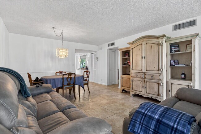 Building Photo - 3150 NE 48th Ct
