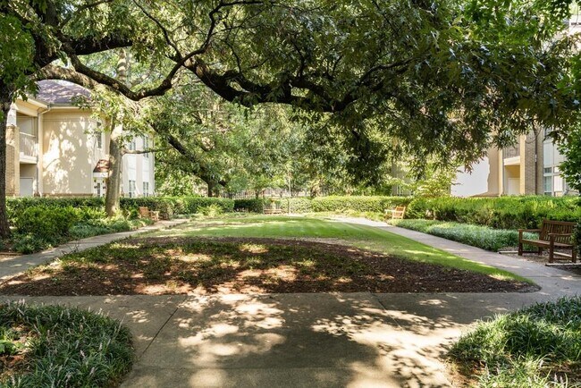 Building Photo - 240 Renaissance Pkwy NE