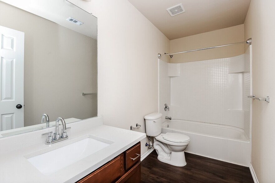 Building Photo - 309 Coneflower Dr