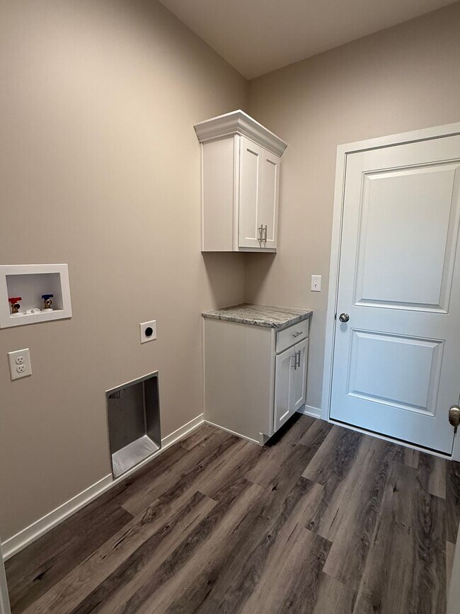 Building Photo - Brand New 3 bedroom/3 bathroom ranch townhome in Waverly