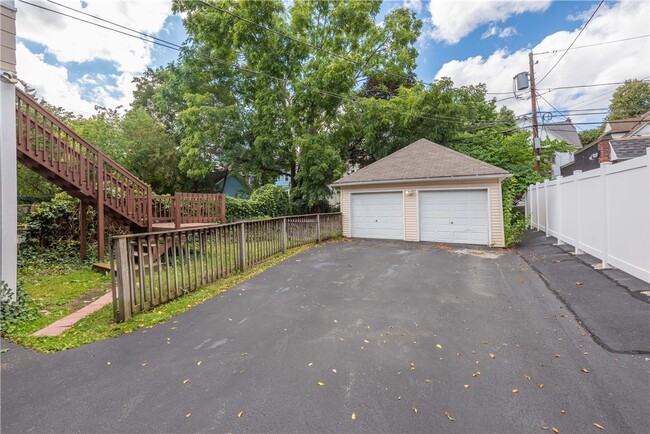 Building Photo - 167 Rosedale St